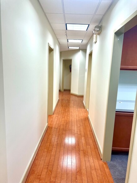 More Photos Of 213 Overlook Cir, Brentwood Office For Lease