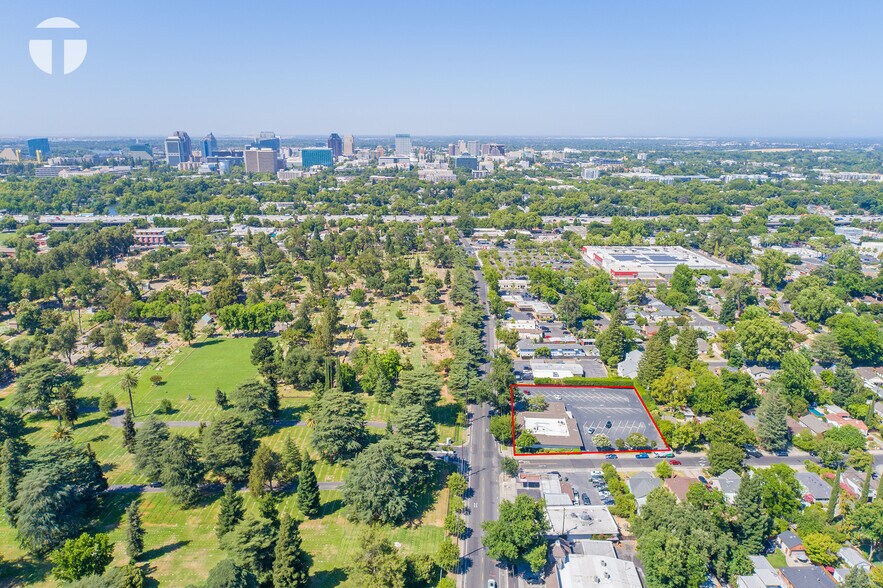 More Photos Of 2685 Riverside Blvd, Sacramento Funeral Home For Sale