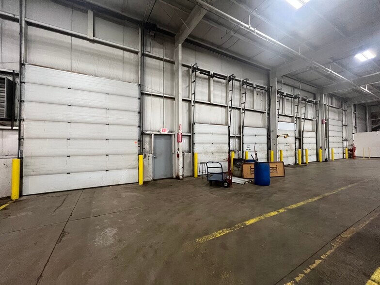 More Photos Of 4423 40th St SE, Grand Rapids Distribution For Sale