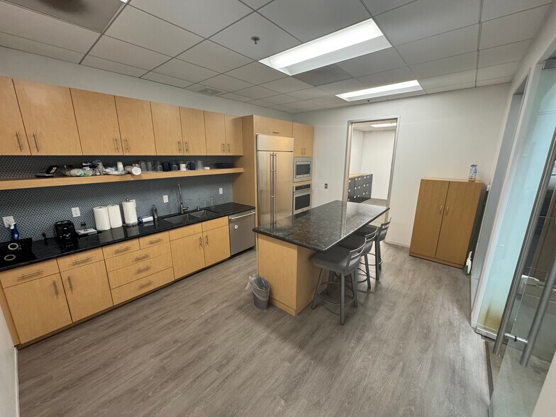 More Photos Of 59 Peters Canyon Rd, Irvine Research And Development For Sale