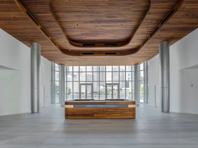 More Photos Of 501 Brickell Key Dr, Miami Office For Lease