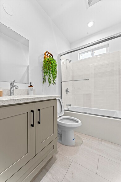 More Photos Of 308 S Laurel St, Santa Ana Apartments For Sale