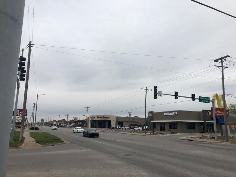 More Photos Of 434 S West St, Wichita Freestanding For Sale