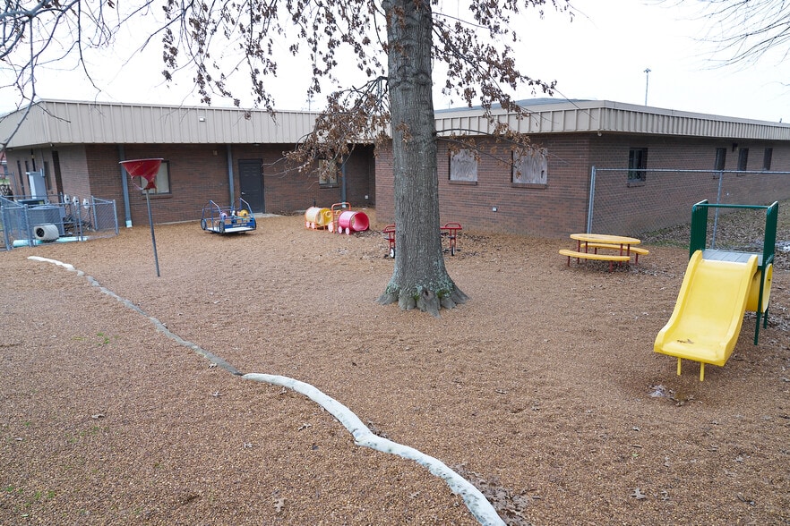 More Photos Of 309 S Scott St, Senatobia Daycare Center For Sale
