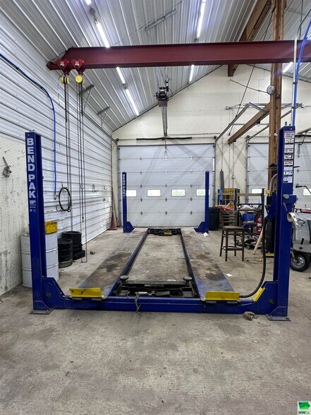 More Photos Of 601 E 10th St, Alton Warehouse For Sale