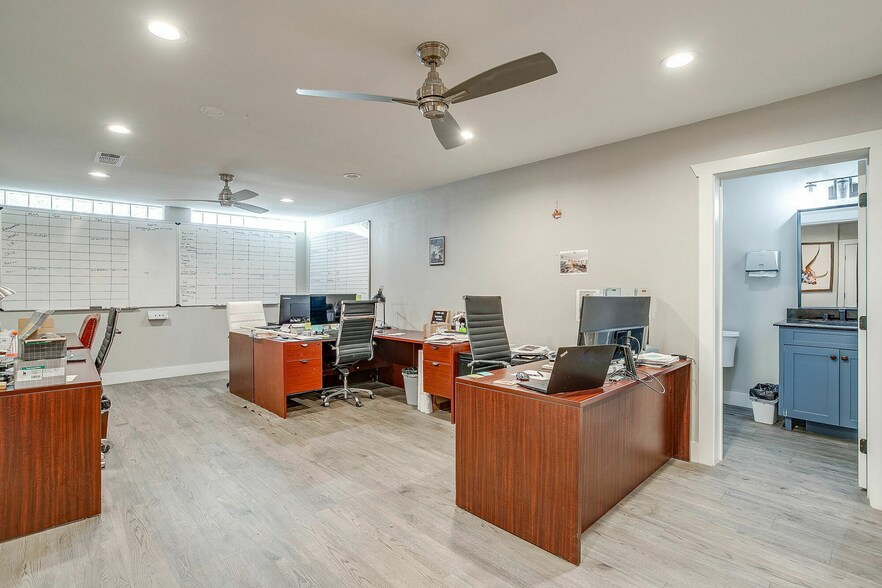 More Photos Of 5148 Vickery Loop E, Benbrook Light Manufacturing For Sale