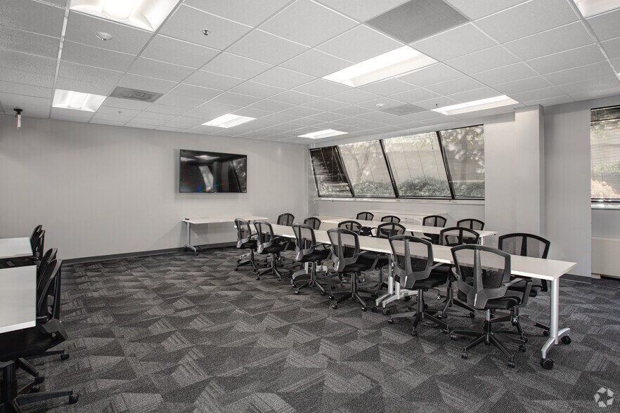 More Photos Of 7927 Jones Branch Dr, McLean Unknown For Lease