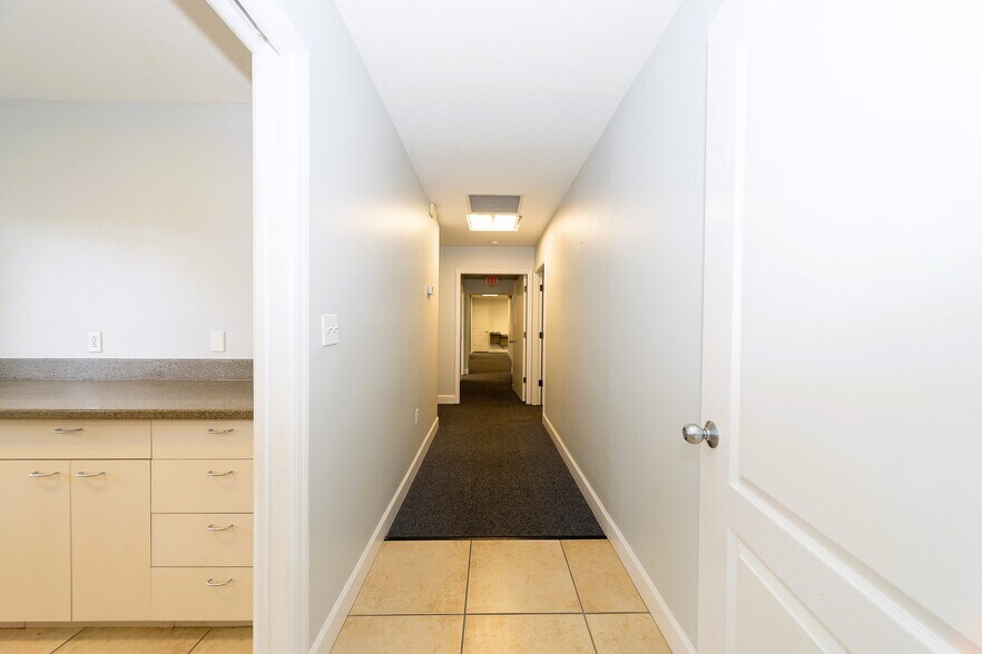 More Photos Of 2001 Manatee Ave E, Bradenton Office For Lease