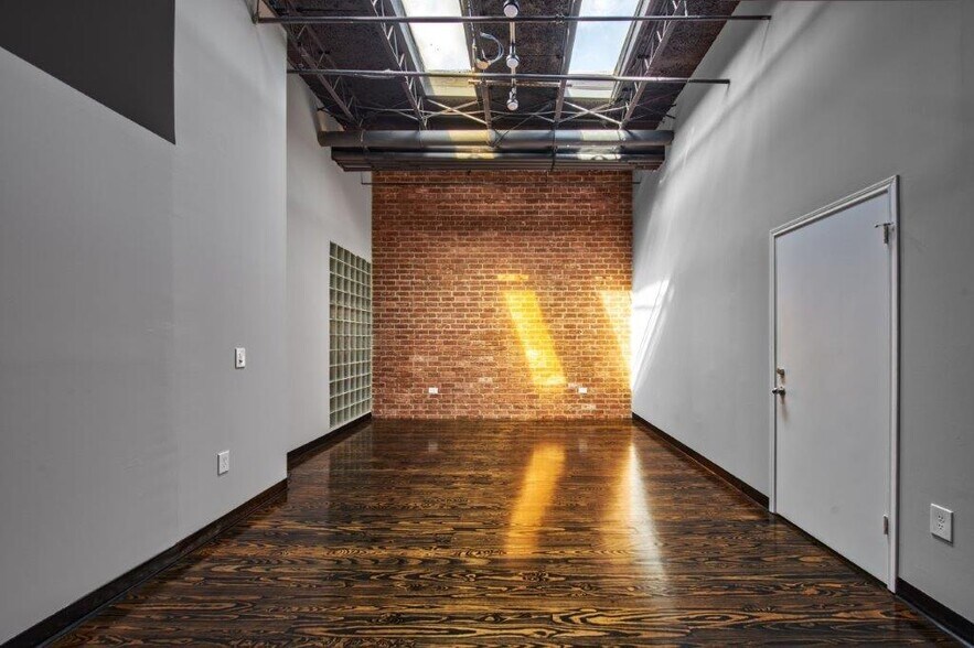 More Photos Of 1210 W Clay St, Houston Loft Creative Space For Lease