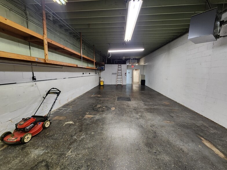 More Photos Of 4105 12 Mile Rd, Berkley Storefront For Sale