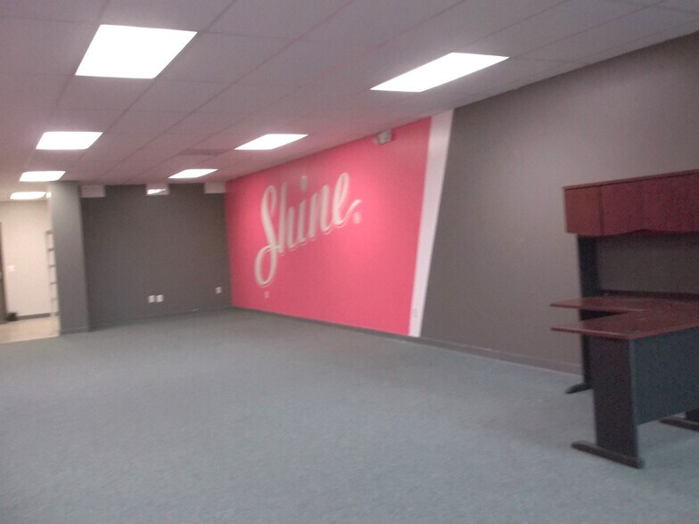 More Photos Of 44621-44637 N Gratiot Ave, Clinton Township Unknown For Lease