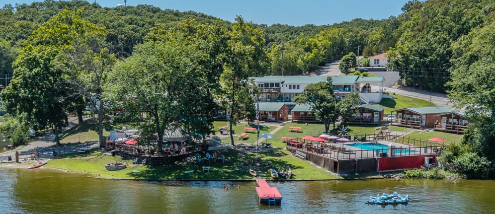 More Photos Of 1062 Susan Rd, Lake Ozark Hotel For Sale