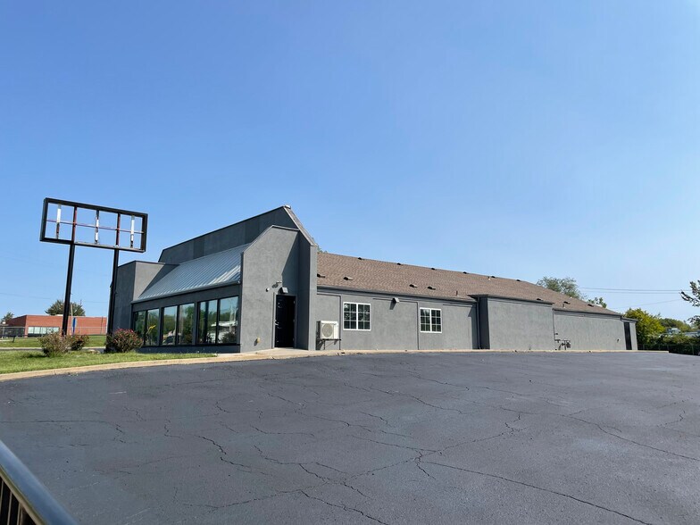 More Photos Of 5041 State Ave, Kansas City Freestanding For Sale