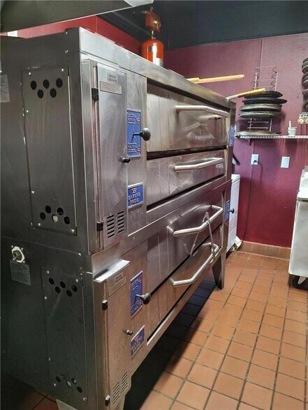 More Photos Of 3177 Seneca Tpke, Canastota Restaurant For Sale