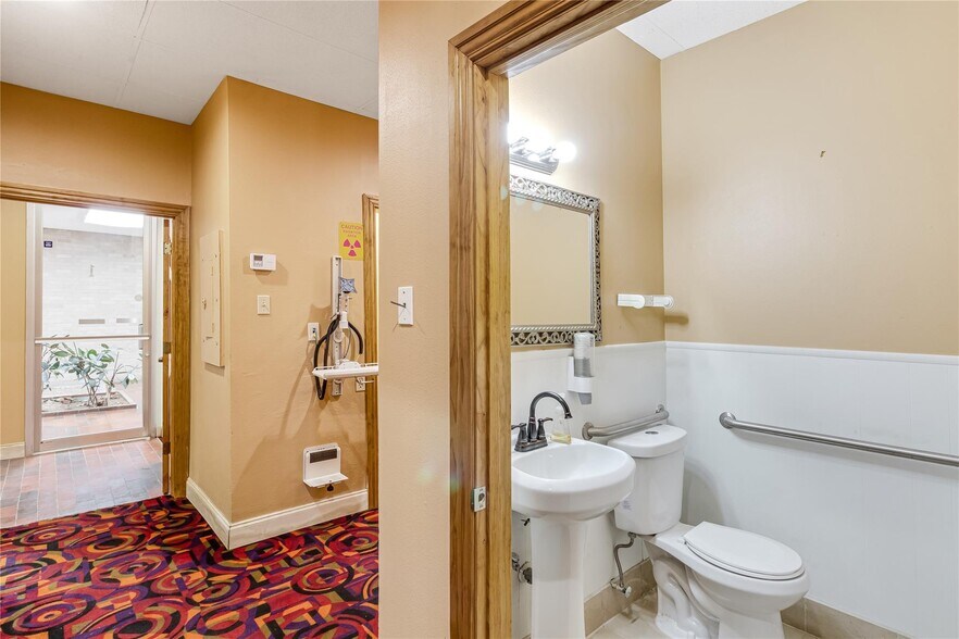 More Photos Of 4725 Gus Thomasson Rd, Mesquite Medical For Sale