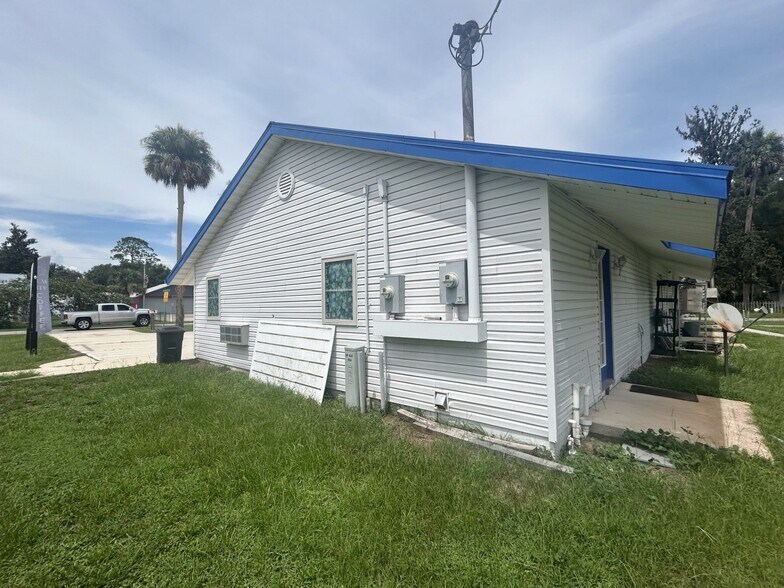 More Photos Of 413 Elm St, Welaka Freestanding For Sale