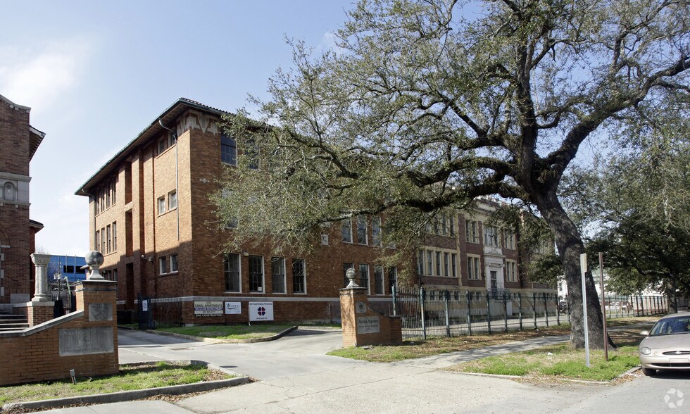 More Photos Of 3220-3222 Canal St, New Orleans Specialty For Sale