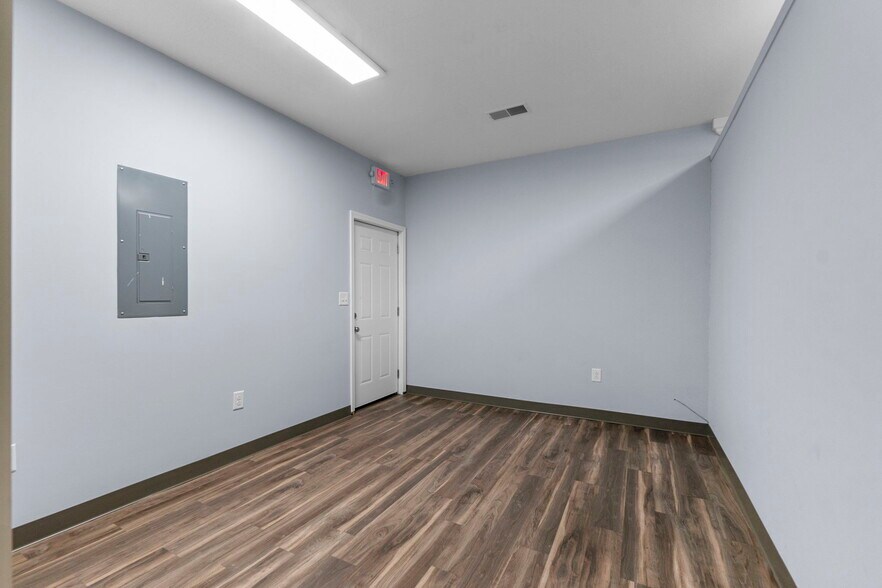 More Photos Of 2437 Myra Dr, Cape Girardeau Office For Sale