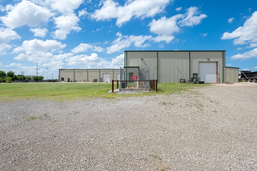 More Photos Of 13020 S Sunnylane Rd, Moore Industrial For Lease