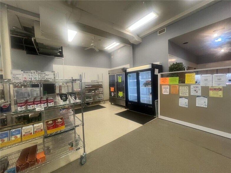 More Photos Of 105 S Mantorville Ave, Kasson Service For Sale