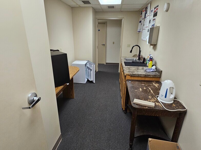 More Photos Of 97 S 4th St, Ishpeming Office For Lease