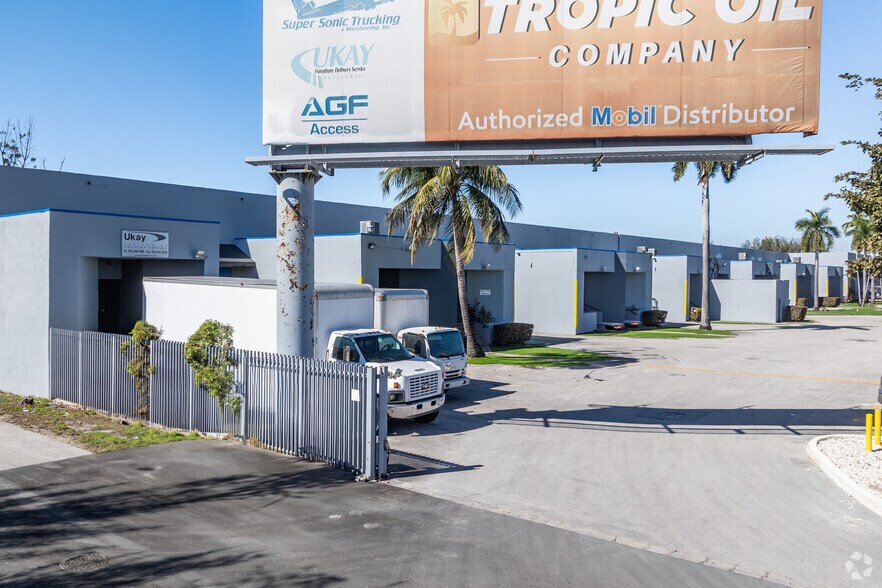 More Photos Of 9970 NW 89th Ct, Medley Warehouse For Lease