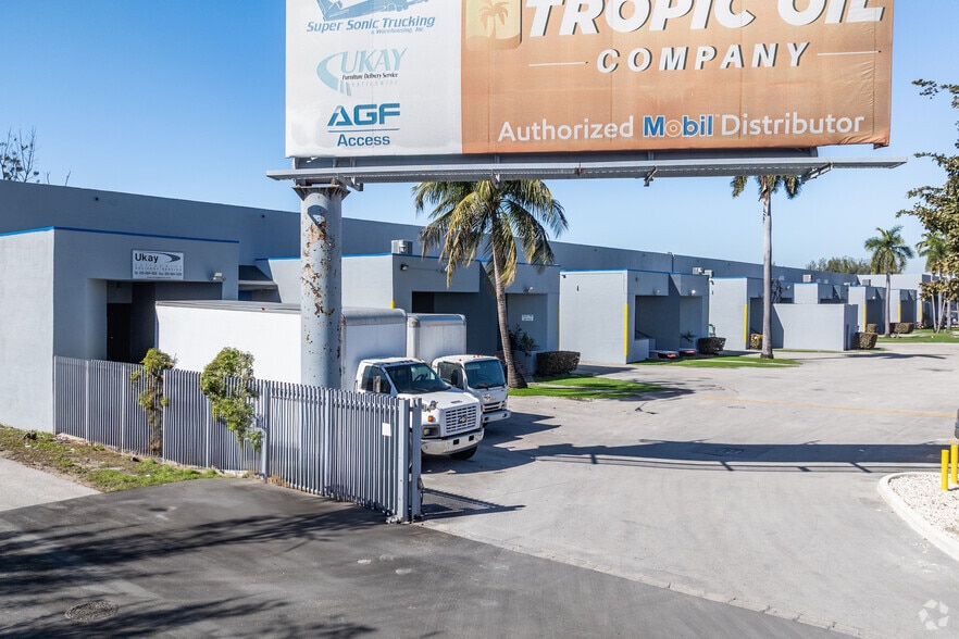 More Photos Of 9970 NW 89th Ct, Medley Warehouse For Lease