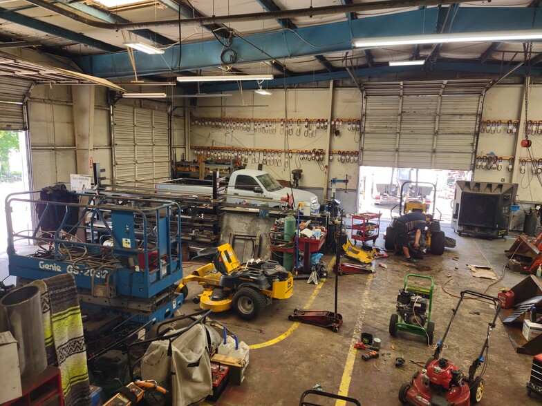 More Photos Of N 821 N. Hwy 17-92 Winter Springs, FL 32708, Longwood Showroom For Lease