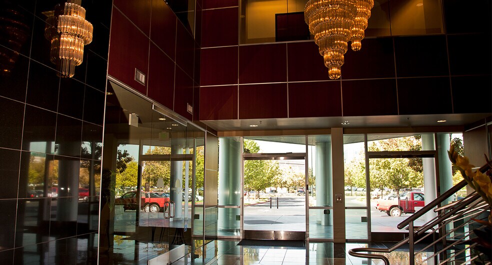 More Photos Of 5 E River Park Pl W, Fresno Office For Lease