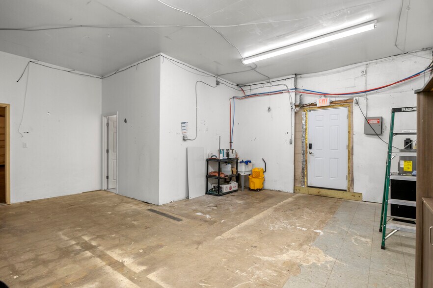 More Photos Of 8411 Southfield Fwy, Detroit Auto Dealership For Sale