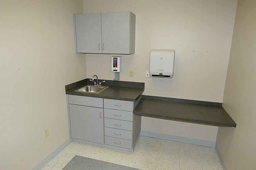 More Photos Of 1829 Maple Rd, Williamsville Medical For Lease