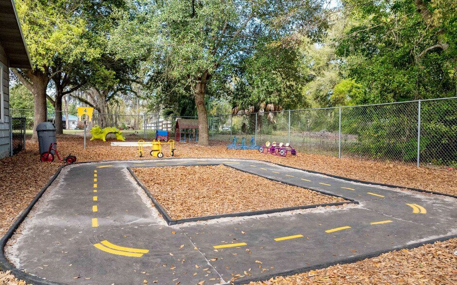 More Photos Of 311 NE Crawford St, Mayo Office For Sale