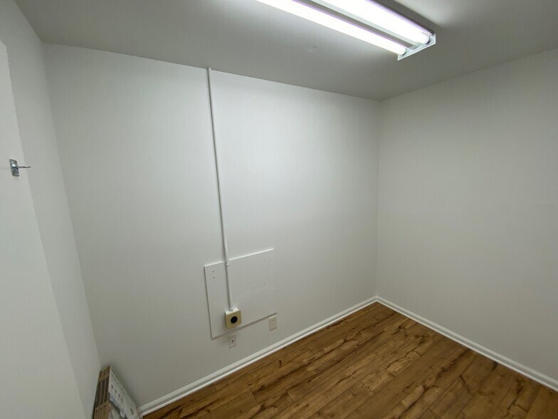 More Photos Of 1218 Omar Rd, West Palm Beach Showroom For Lease