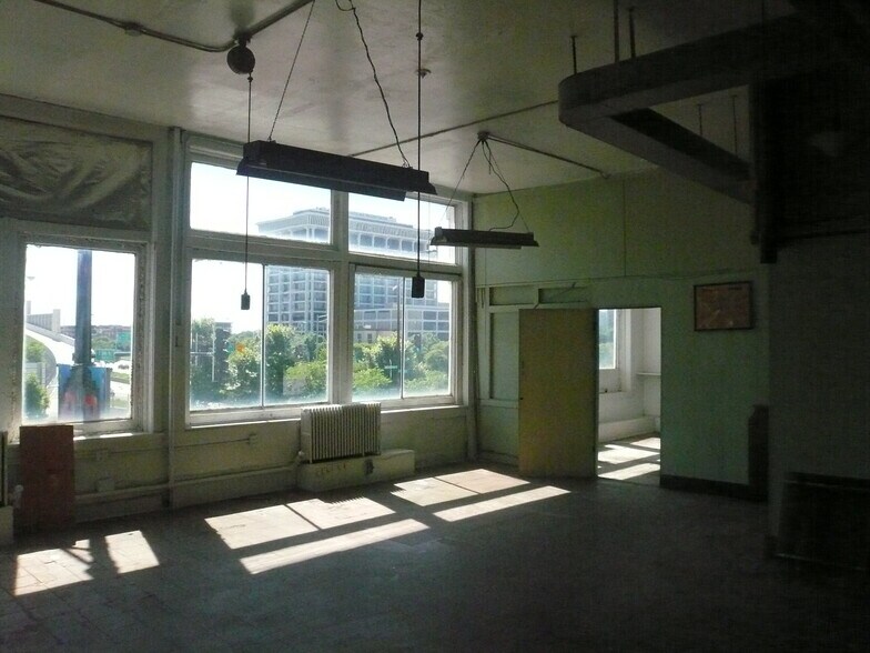 More Photos Of 2420-2422 S Michigan Ave, Chicago Office For Sale