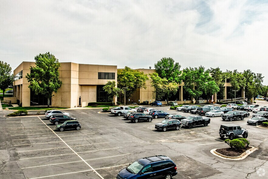 More Photos Of 8700 State Line Rd, Leawood Office For Lease