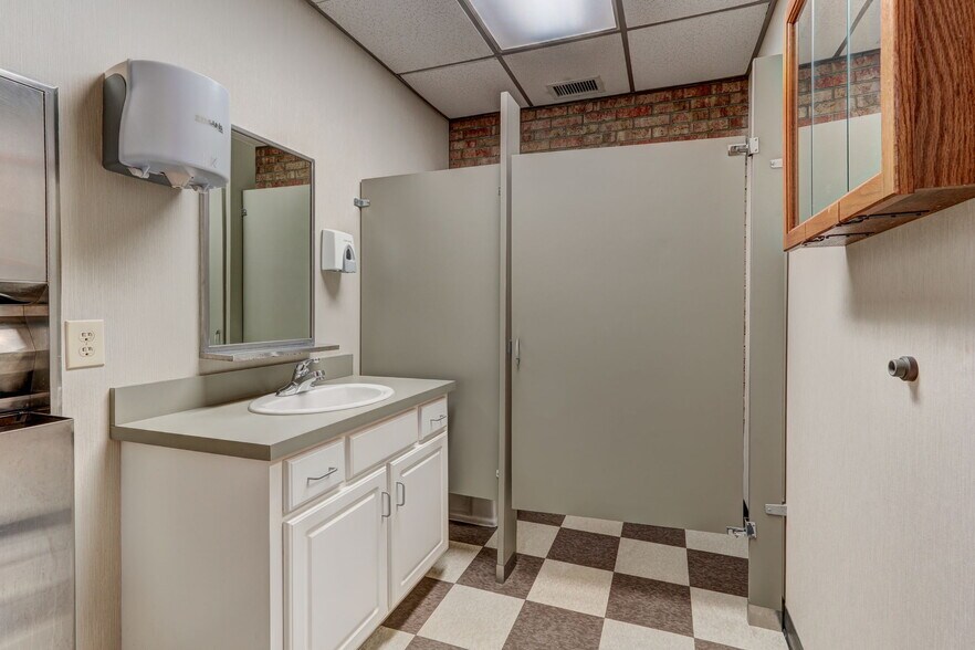 More Photos Of 3311 Burlington Rd, Greensboro Office For Sale