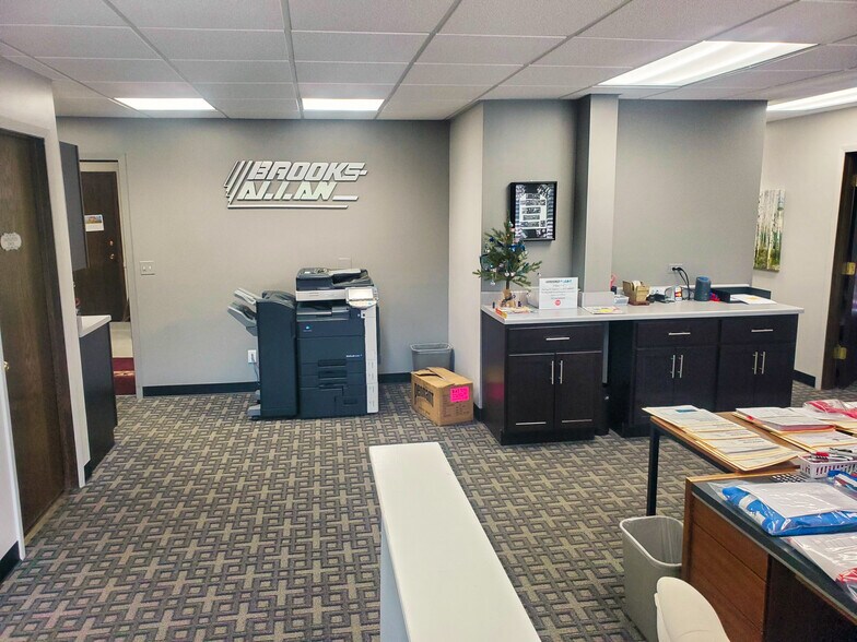 More Photos Of 95 W Grand Ave, Lake Villa Medical For Sale