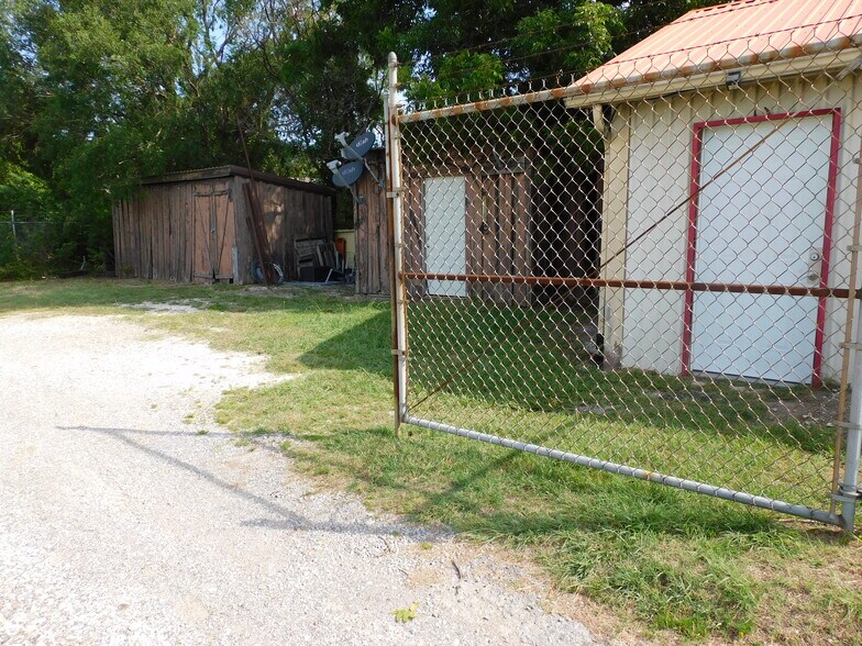 More Photos Of 6202 Texoma Pky, Sherman Freestanding For Sale