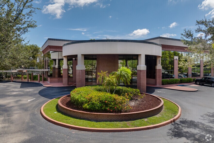More Photos Of 7800 University Pointe Dr, Fort Myers Office For Sale