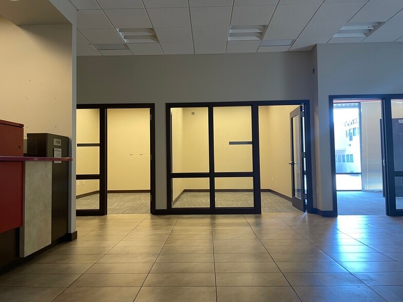 More Photos Of 4111-4163 SE Hawthorne Blvd, Portland Unknown For Lease