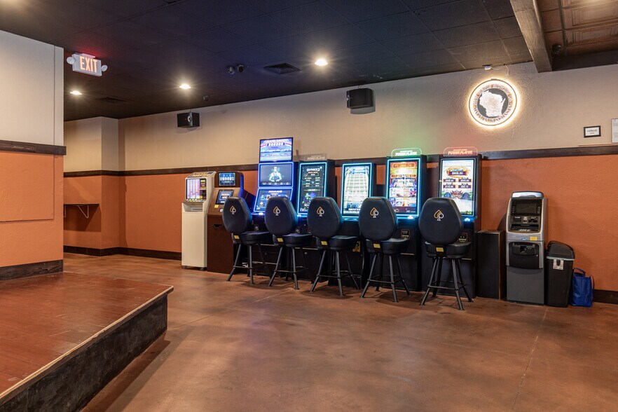 More Photos Of 216 N Main St, Oshkosh General Retail For Sale