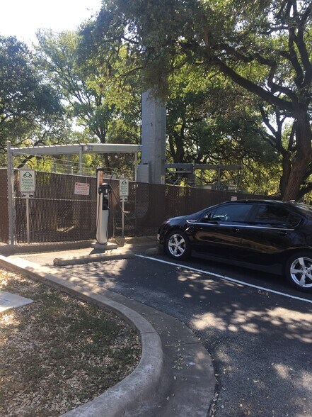 More Photos Of 6615 Vaught Ranch Rd, Austin Office Residential For Lease