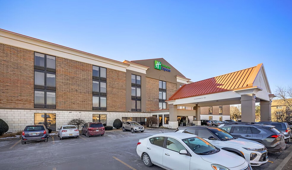 More Photos Of 13330 Cicero Ave, Crestwood Hotel For Sale