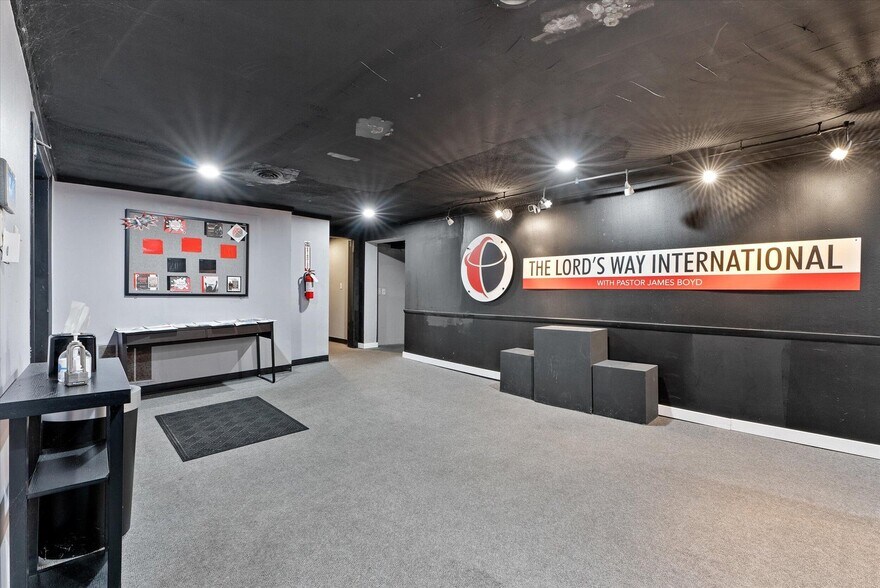 More Photos Of 925 W Burleigh St, Milwaukee Religious Facility For Sale