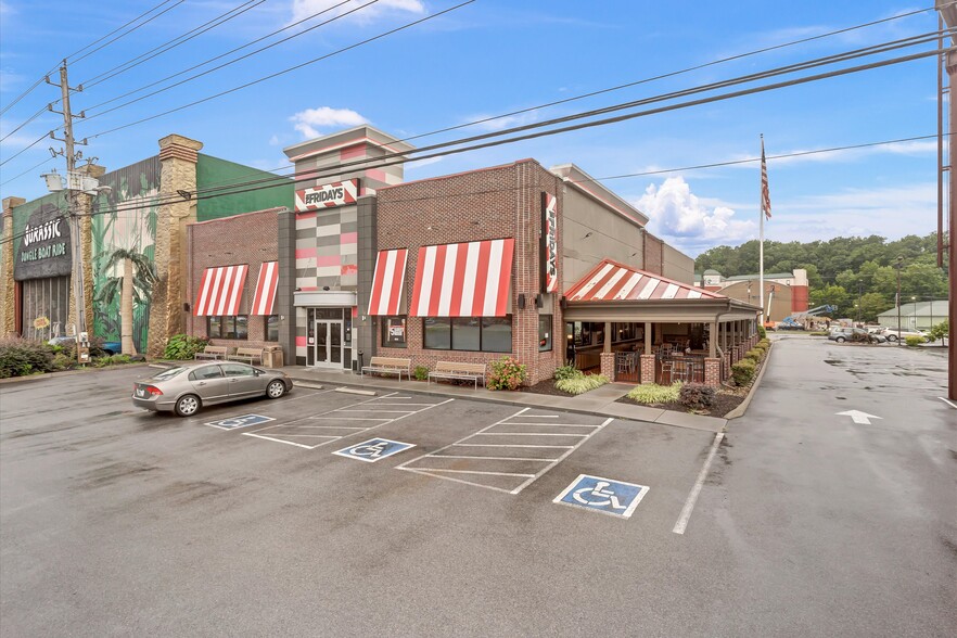 Primary Photo Of 2794 Parkway, Pigeon Forge Restaurant For Lease