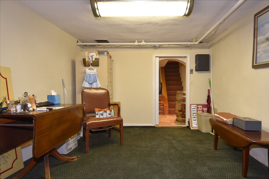 More Photos Of 109-111 S Fairfax St, Alexandria Office For Sale