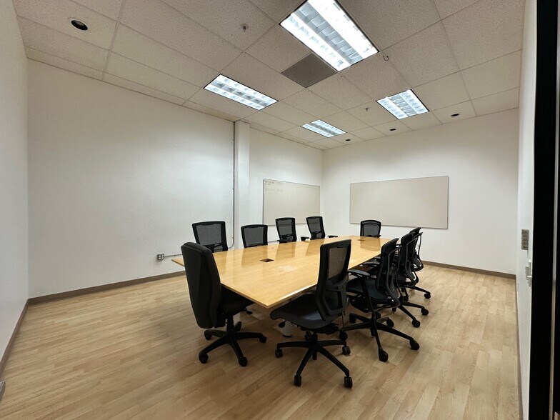 More Photos Of 930-932 Hamlin Ct, Sunnyvale Research And Development For Lease