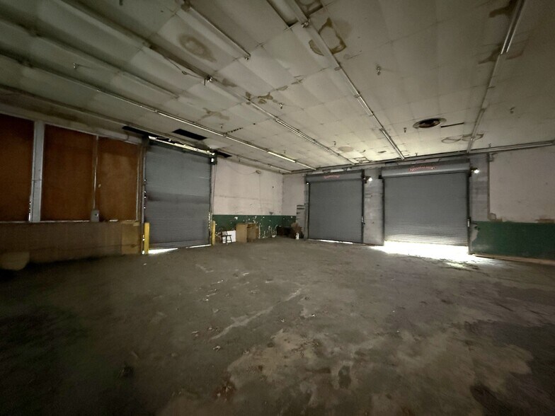 More Photos Of 2400-2400 E Washington St, Petersburg Warehouse For Sale