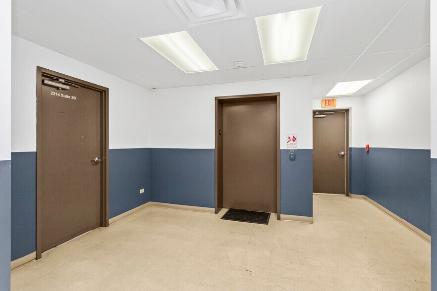 More Photos Of 2202-2230 W Algonquin Rd, Rolling Meadows General Retail For Sale