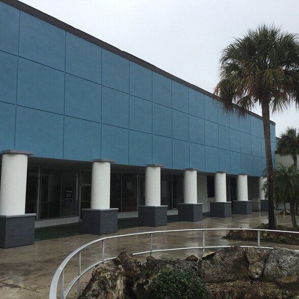 More Photos Of 921-995 E Memorial Blvd, Lakeland Unknown For Lease